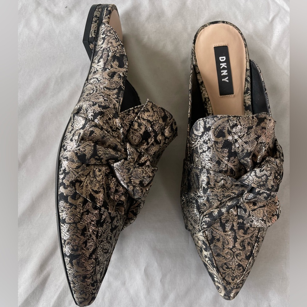 DKNY Pier Brocade Women’s Mule with Bow Black and Gold Size 7